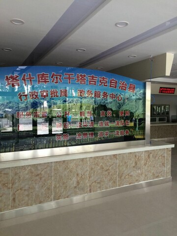 新疆自治區(qū)塔縣政務服務中心叫號系統(tǒng)、信息發(fā)布系統(tǒng)由米可提供1.jpg